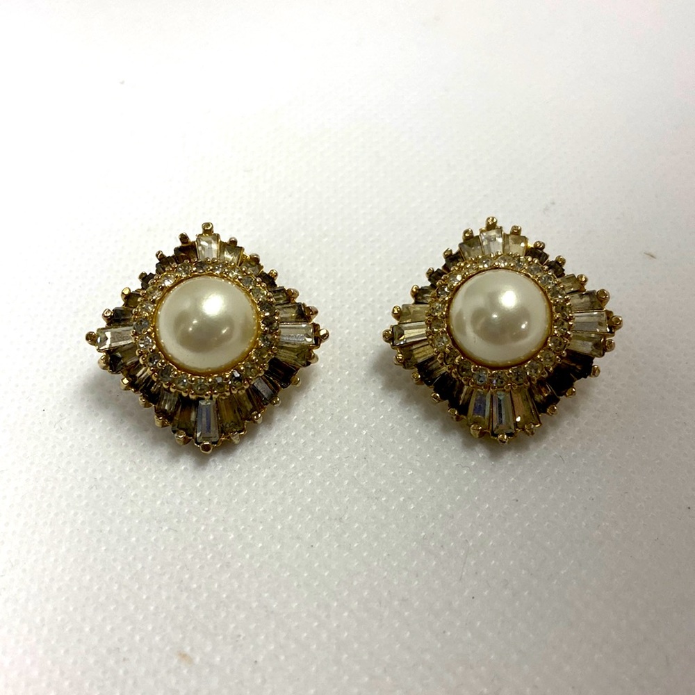 Signed Panetta faux Mabe pearl & grey to white baguette rhinestone clip earrings